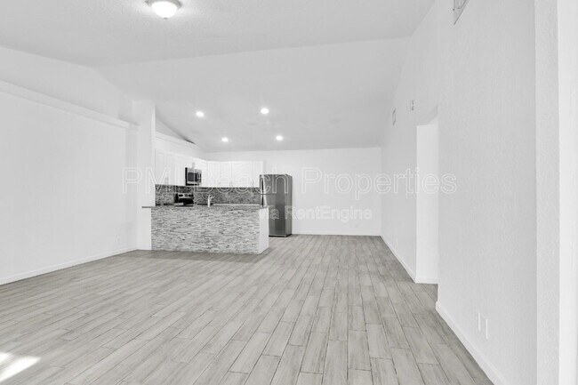 Building Photo - 13900 Folkestone Cir