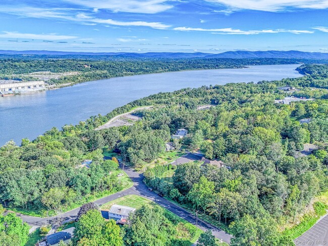Building Photo - 11 Hudson Bluff Dr