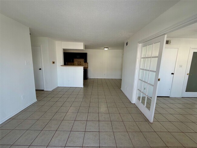 Building Photo - 2750 Holly Hall St