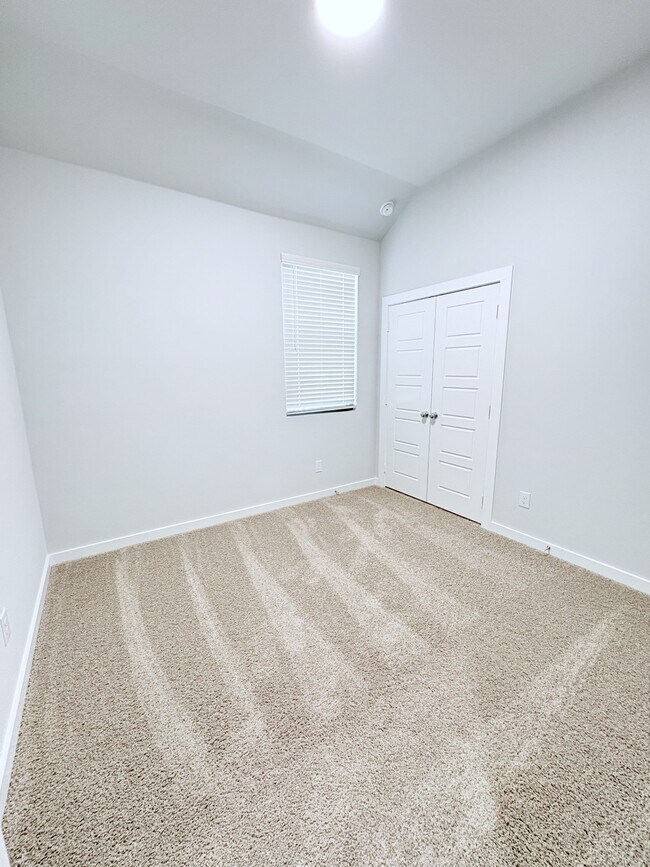 Building Photo - 401 Green Gables Dr