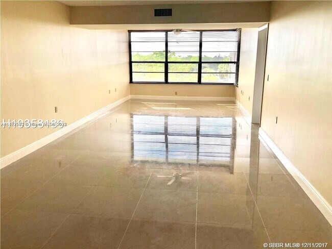 Building Photo - 1715 Whitehall Dr