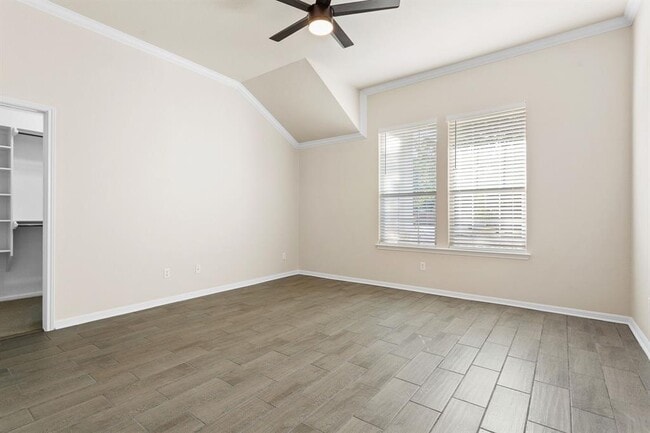 Building Photo - 313 Greenside Ln