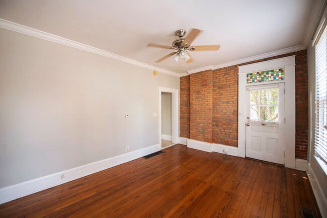 Building Photo - 512 S Lazelle St