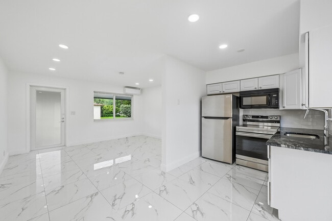 Building Photo - 2308 NW 3rd Ave