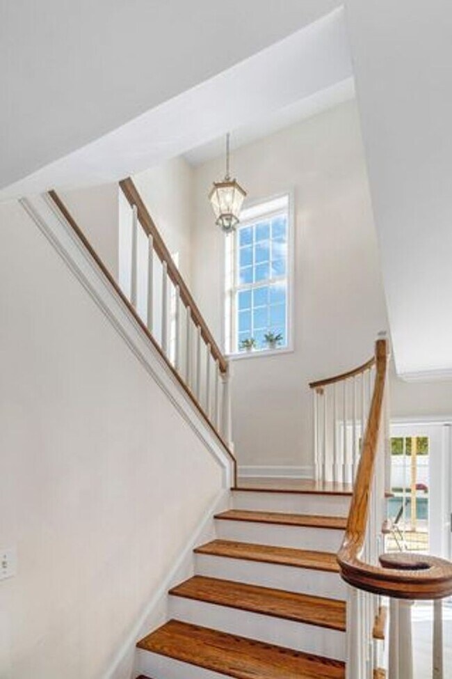 Building Photo - 518 Gardenia Terrace