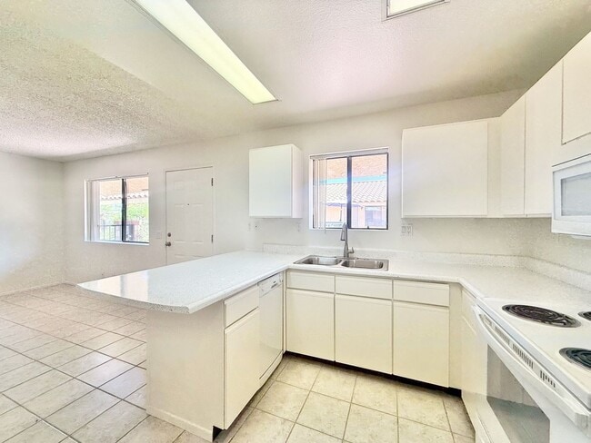 Building Photo - 44620 San Rafael Ave