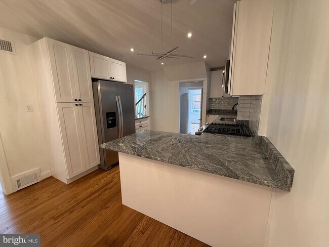 Building Photo - 3405 Carpenter St SE