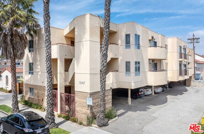 Building Photo - 2301 Santa Monica Blvd