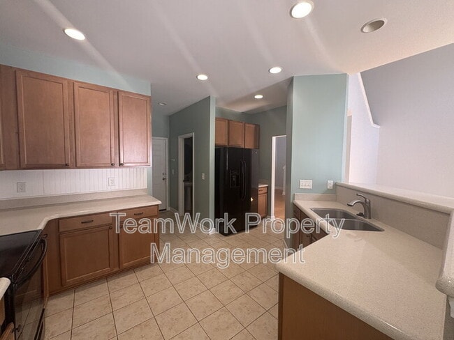 Building Photo - 102 Maywood Drive