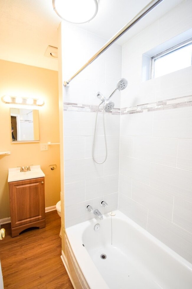 Building Photo - 2BD/1BA House with Garage!! Washer/Dryer i...