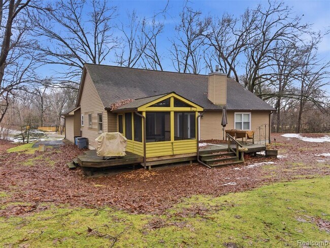 Building Photo - 4495 Maybee Rd