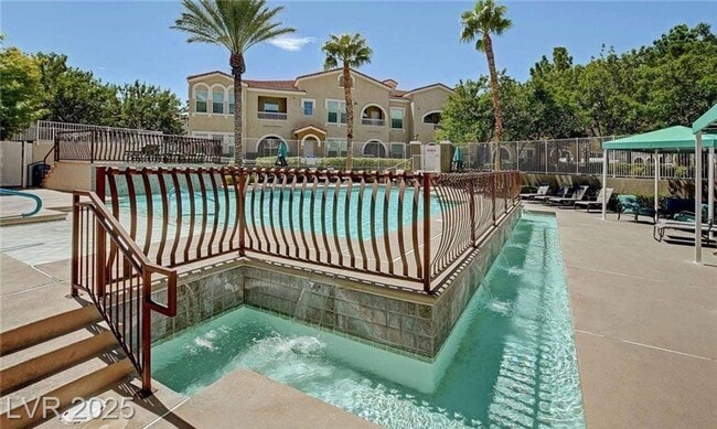 Building Photo - SOUTHWEST GATED 2-BED, 2-BATH FIRST-FLOOR ...