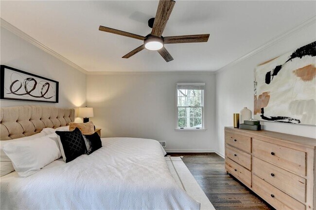 Building Photo - 1450 Cedarhurst Dr