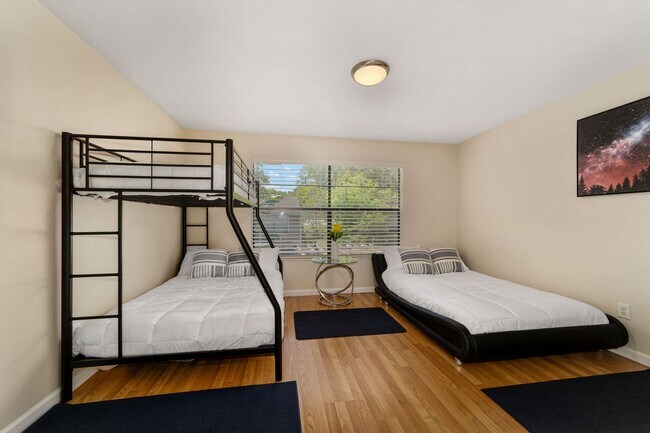 Building Photo - Haystacks Condo