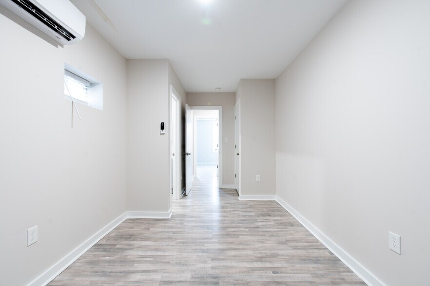 Primary Photo - 816 E Hilton St