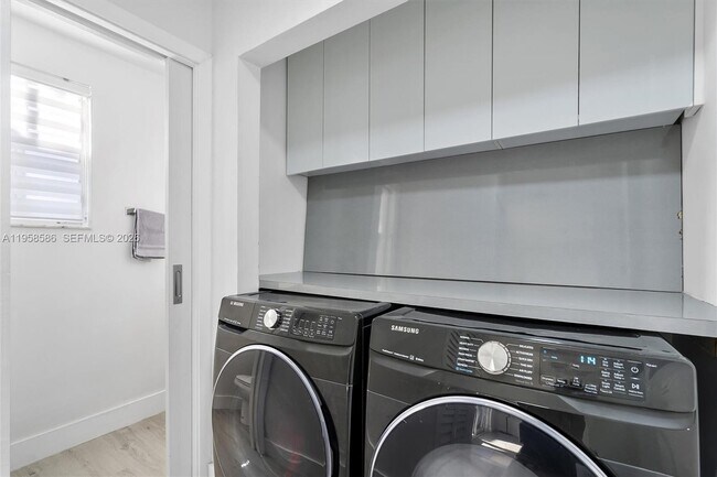 Building Photo - 342 NW 114th Ave