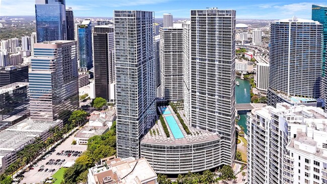 Building Photo - 485 Brickell Ave