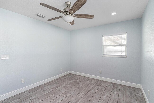 Building Photo - 3602 E 33rd Ave