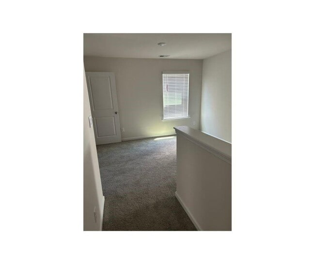 Building Photo - 1215 37th Ave Lane NE