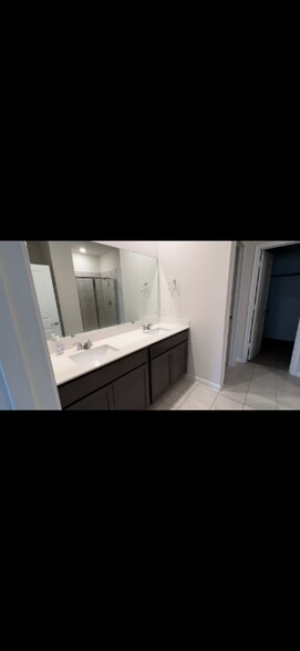 Building Photo - 1103 Wagon Wheel Way