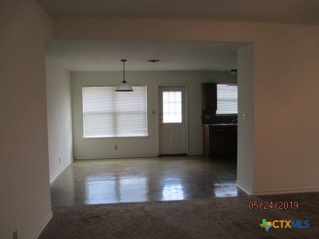 Building Photo - 105 Evan Cir