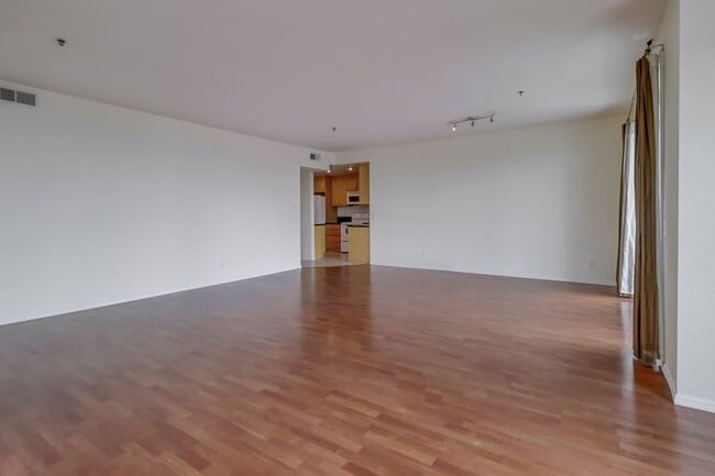 Building Photo - Amazing 2 Bedroom in Bankers Hill