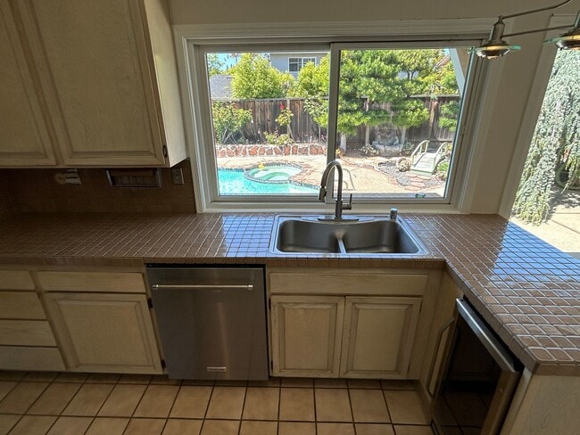 Building Photo - Spacious 4-Bedroom Home with Pool in Prime Sunnyvale Location! OPEN HOUSE: Wednesday (7/1) from 5...