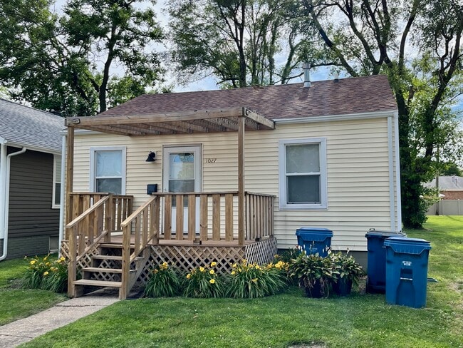 Primary Photo - 1027 S 3rd St