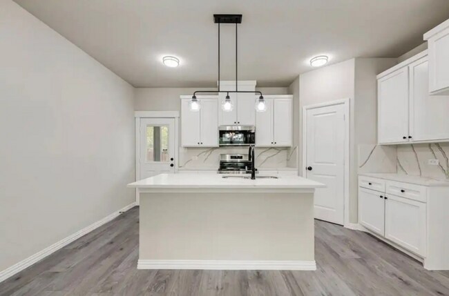 Building Photo - 5612 Black Pine Cir