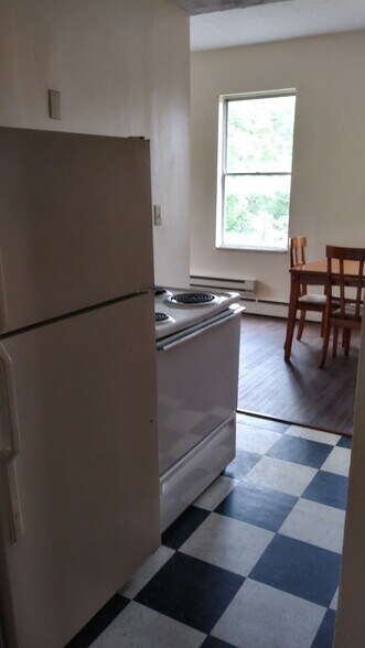 Building Photo - 325 McGregor Ave