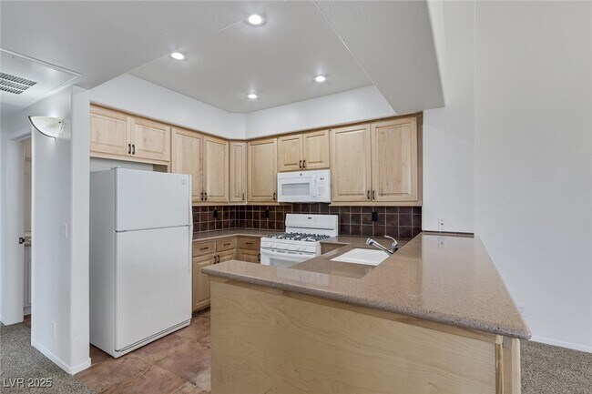 Building Photo - 9901 Trailwood Dr