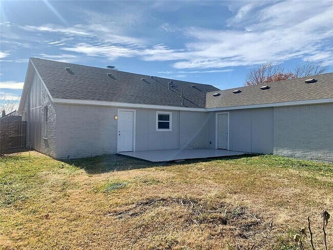 Building Photo - 8113 Chesham Dr