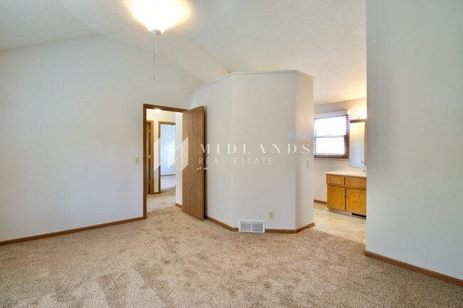 Building Photo - Marvelous Omaha Home