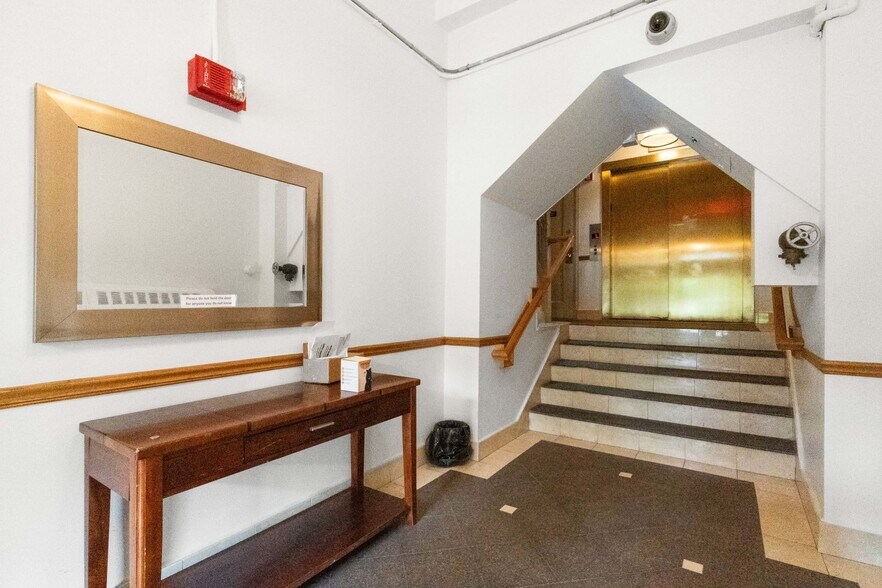 Building Photo - 1450 Beacon St