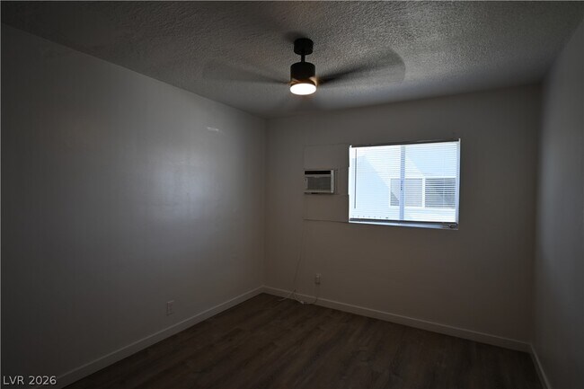 Building Photo - 378 N 13th St
