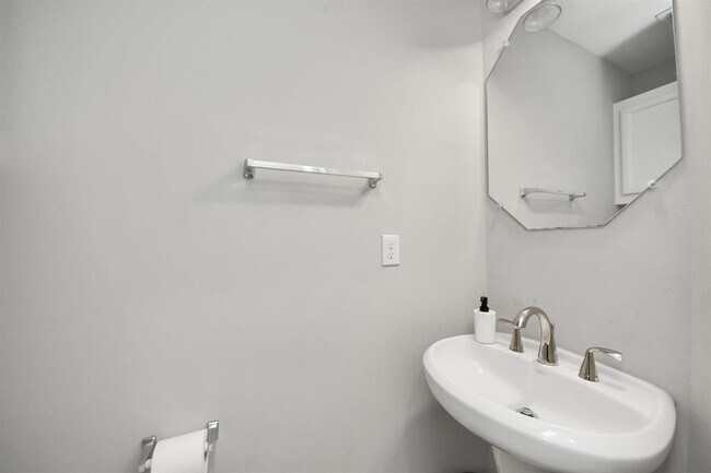 Building Photo - 3718 Main Poplar Dr