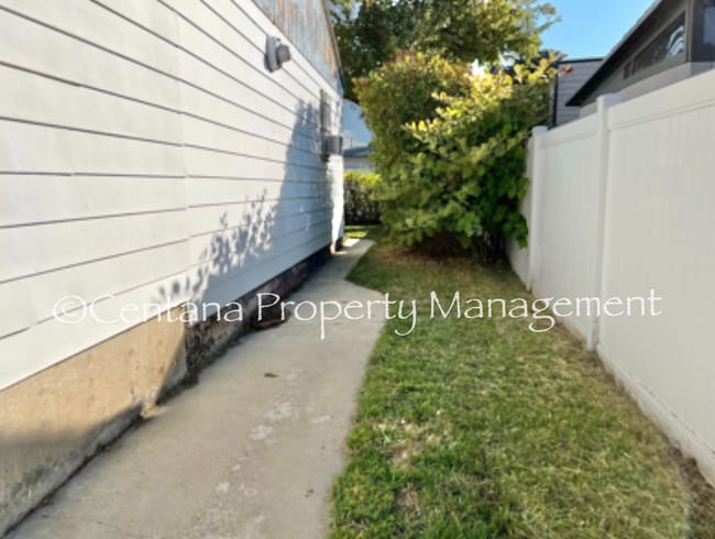 Building Photo - Pet friendly 2 bedroom house with a large lawn! (Better pictures coming soon).