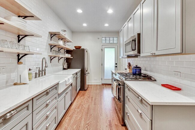 Building Photo - 3808 N Pine Grove Ave