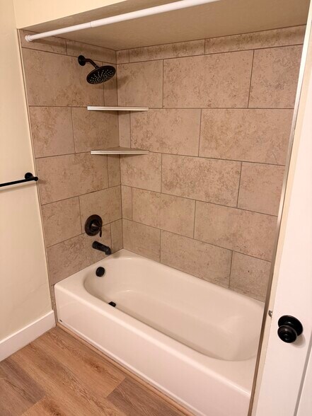 Hallway Bathroom - 530 W 900 S