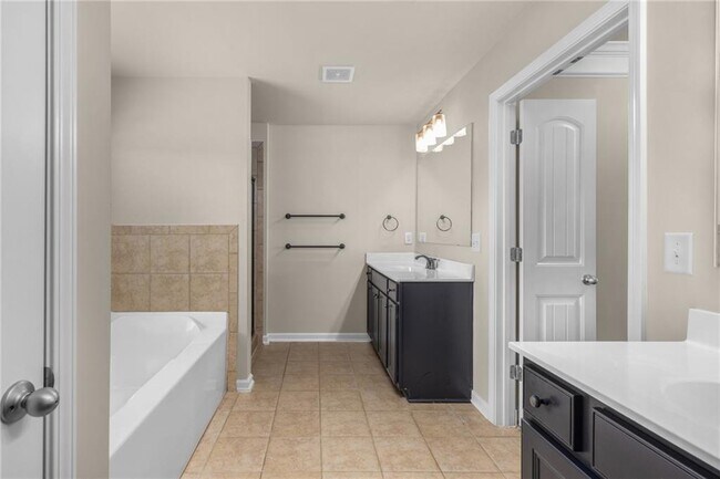 Building Photo - 2340 Cain Cir
