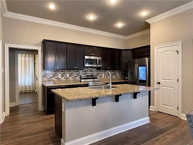 Building Photo - 70404 Chambly Ct