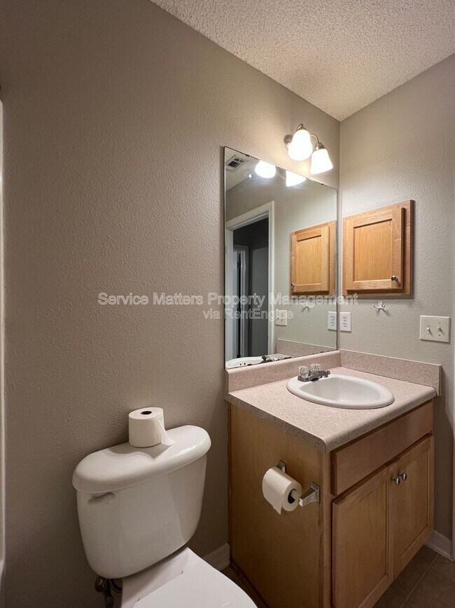 Building Photo - 10440 Millbrook Dr