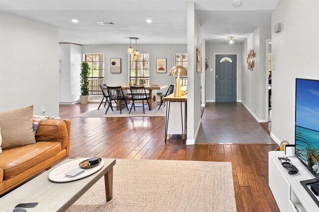 Building Photo - 11006 Yucca Dr