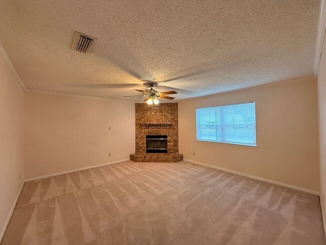 Building Photo - RENT REDUCTION - AVAILABLE NOW!