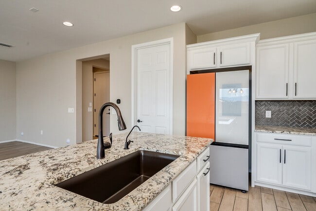 Building Photo - Stunning 2 Story with 4-Bedroom, 2.5-Bath ...