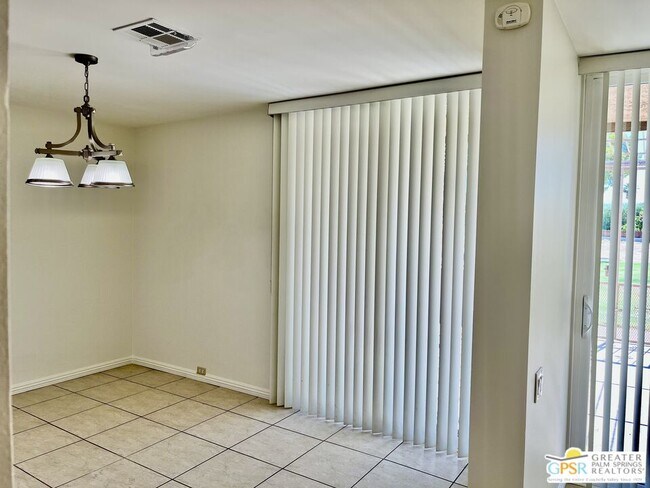 Building Photo - 2559 Whitewater Club Dr