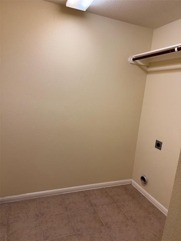 Building Photo - 15008 Fernhill Dr