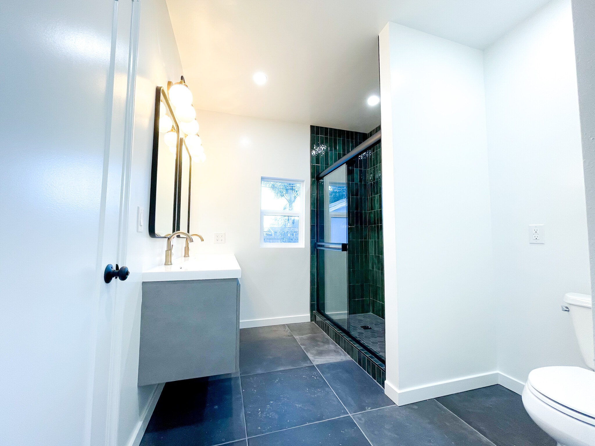 Master Bathroom - 162 Comstock Dr