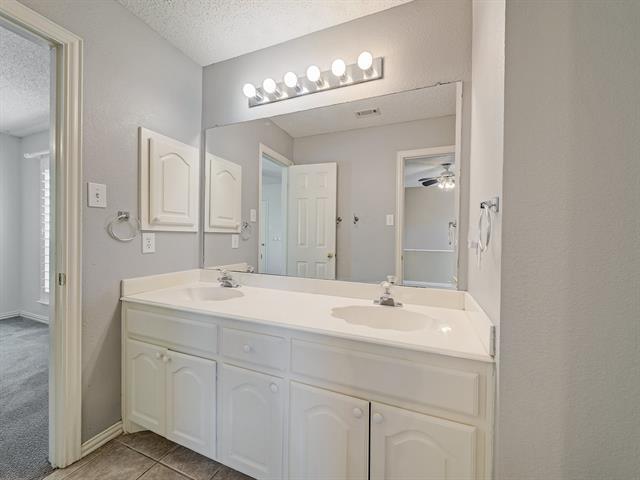 Building Photo - 520 Layton Dr