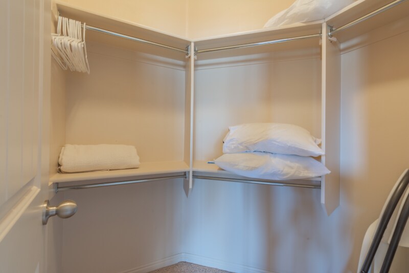 Building Photo - 381 N Windsor Dr